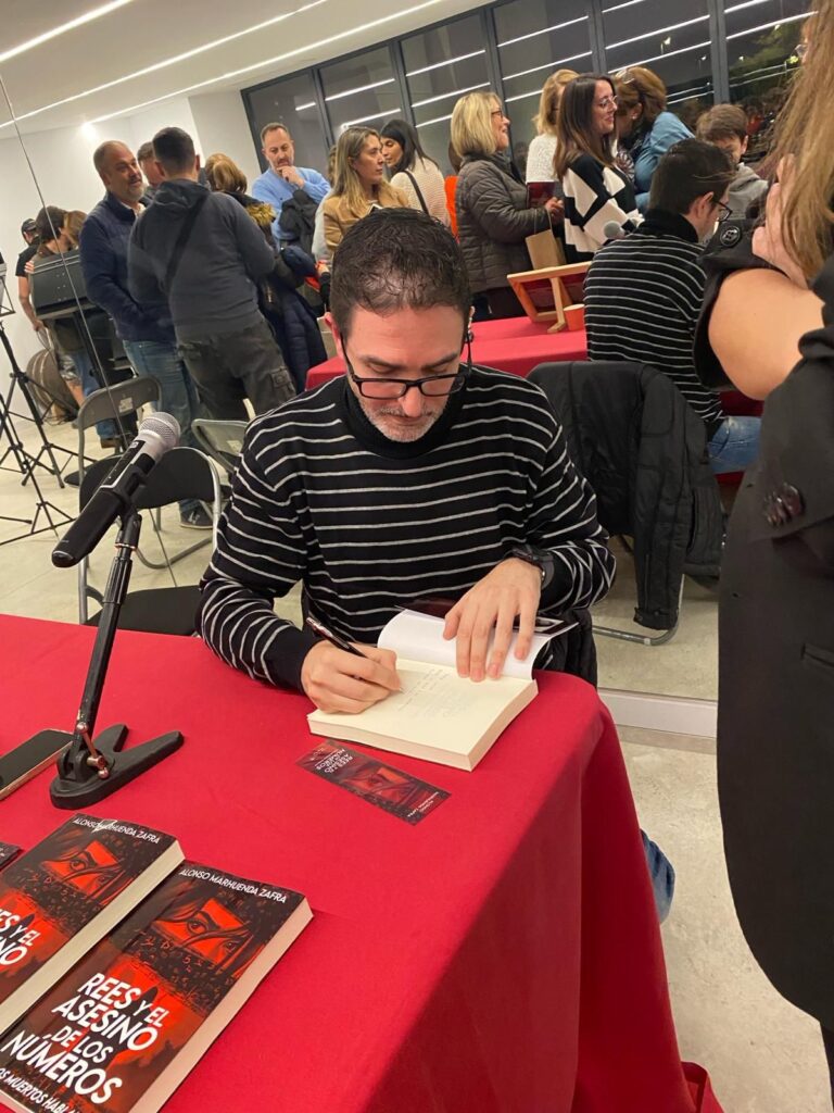 Alonso Marhuenda. Firma de libros Rees y el asesino de los números