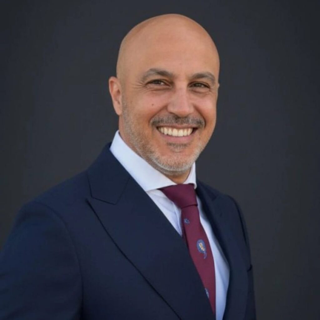 David Macias, escritor Autor de Al tercer día