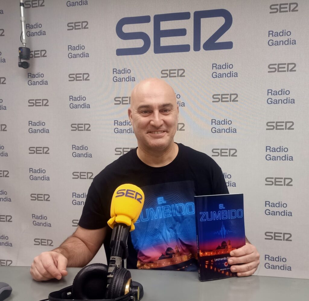 El zumbido, escritor